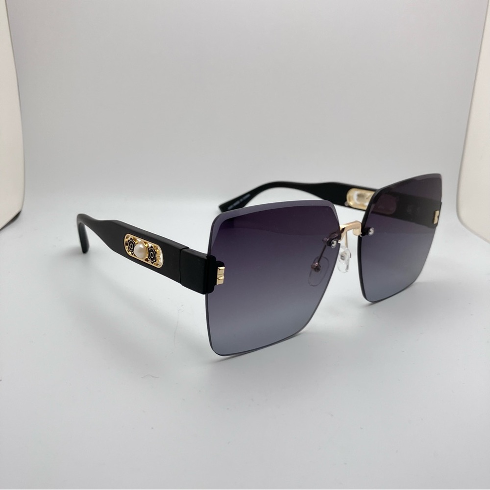 Elegant Black Sunglasses
